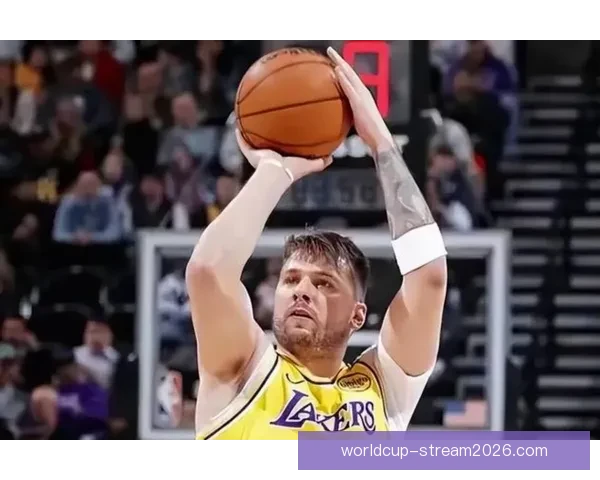 林书豪解析东契奇进攻特点偏爱左侧单打与标志性后撤步技巧